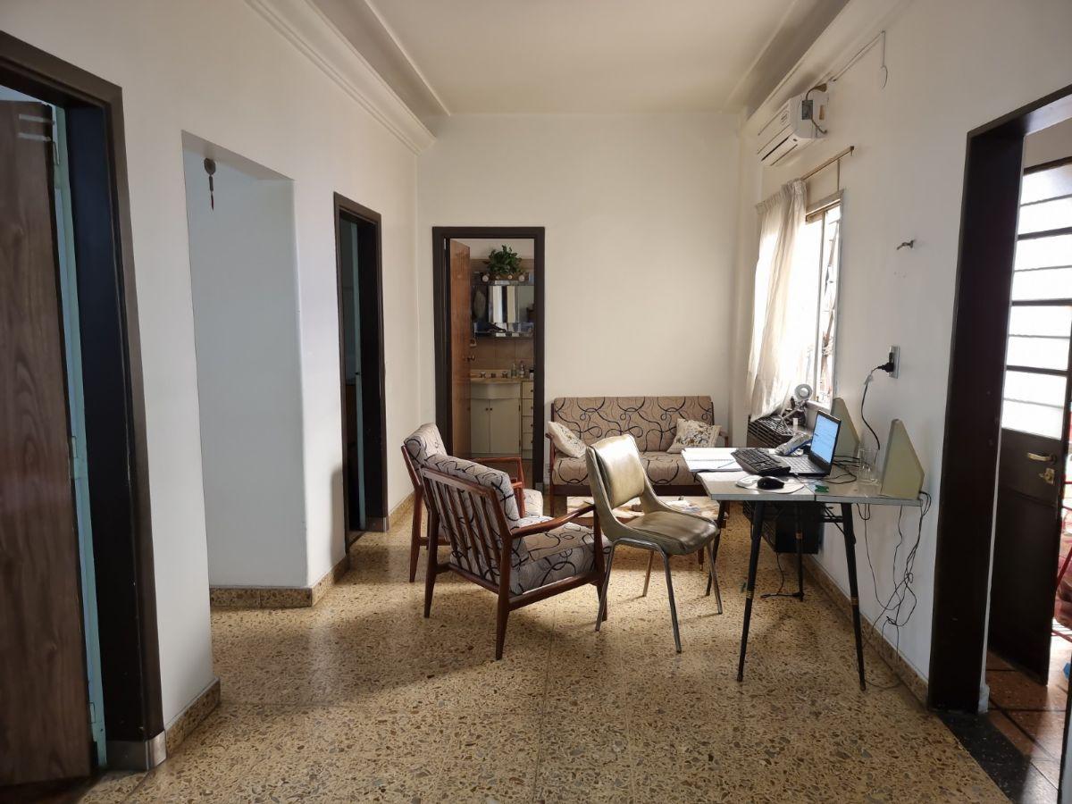 Casa 3 Amb. Galpón. Gge. Patio. Lav. Tza. Coc Com Drio. Exc. A 1 C de Avda M.T. de Alvear