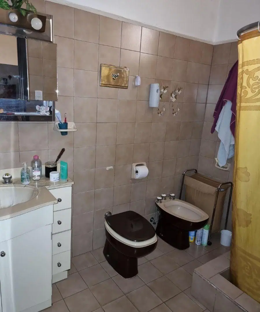 Casa 3 Amb. Galpón. Gge. Patio. Lav. Tza. Coc Com Drio. Exc. A 1 C de Avda M.T. de Alvear 4