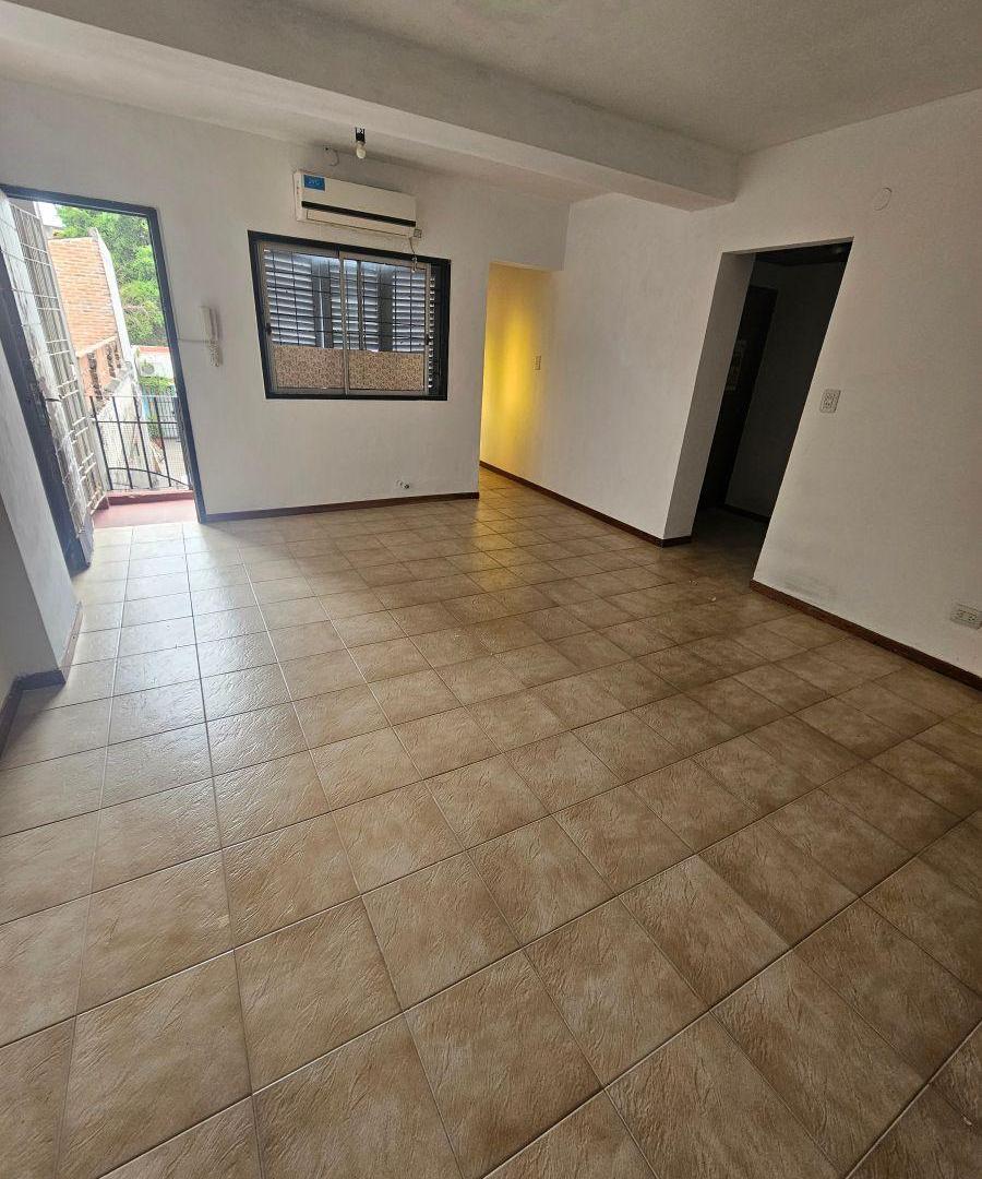 PH 4 amb. con Balcón, Patio y Terraza. Muy Amplio- Exc Ubicación