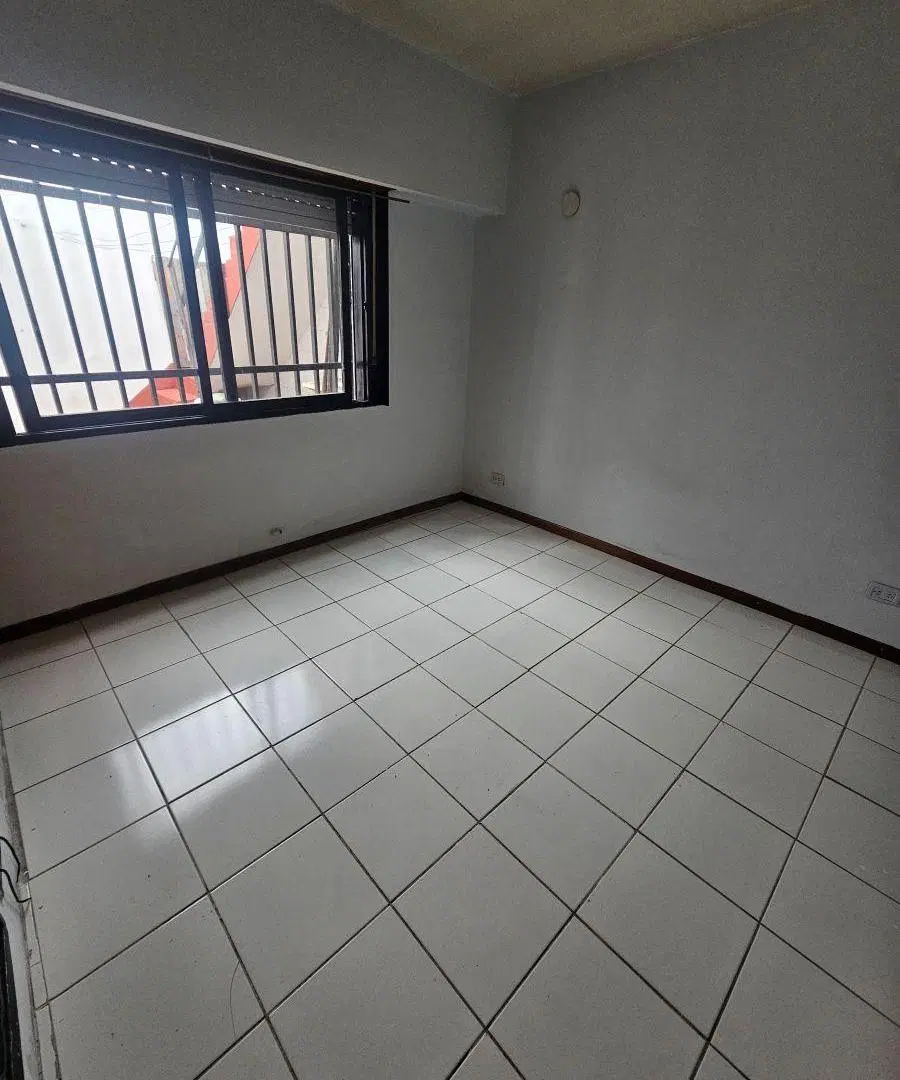 PH 4 amb. con Balcón, Patio y Terraza. Muy Amplio- Exc Ubicación 2