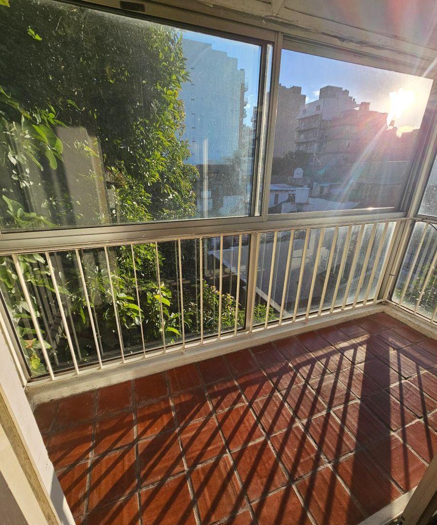 Depto 3 Amb Amplios. Contrafrente. 2º X Escalera. Balcon Muy Luminoso. Exc Ubicación