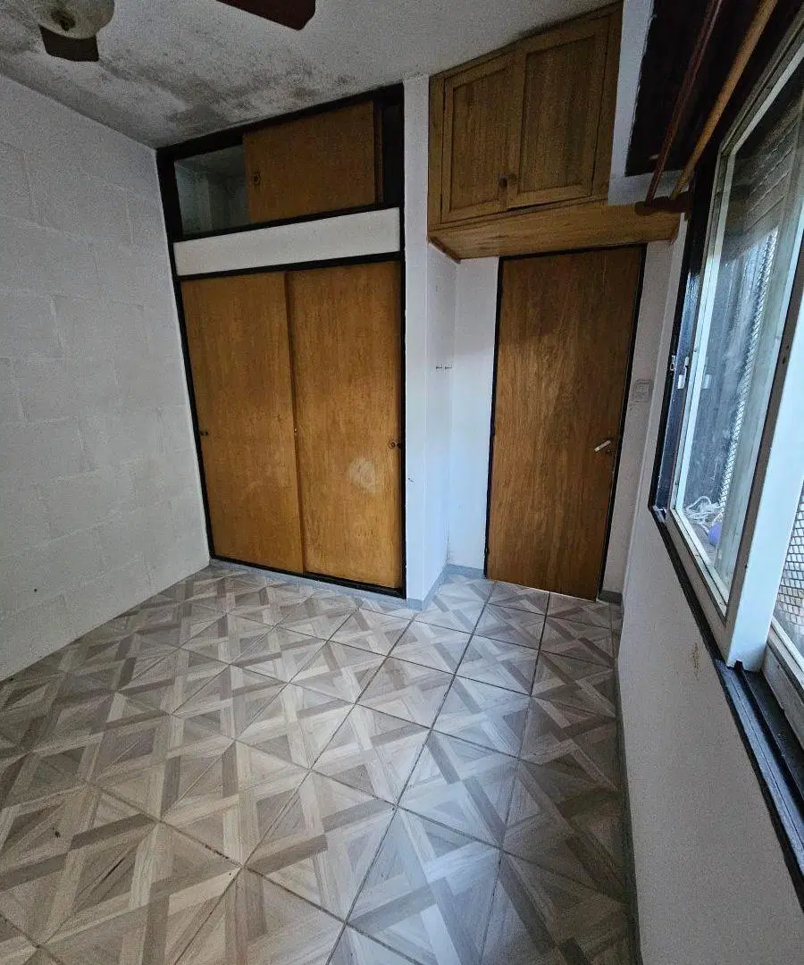 Depto 2 Amb, 1 Piso por Escalera. Patio C/lavadero. Placard. Luminoso. Reafacc. Buena Ubic. 4