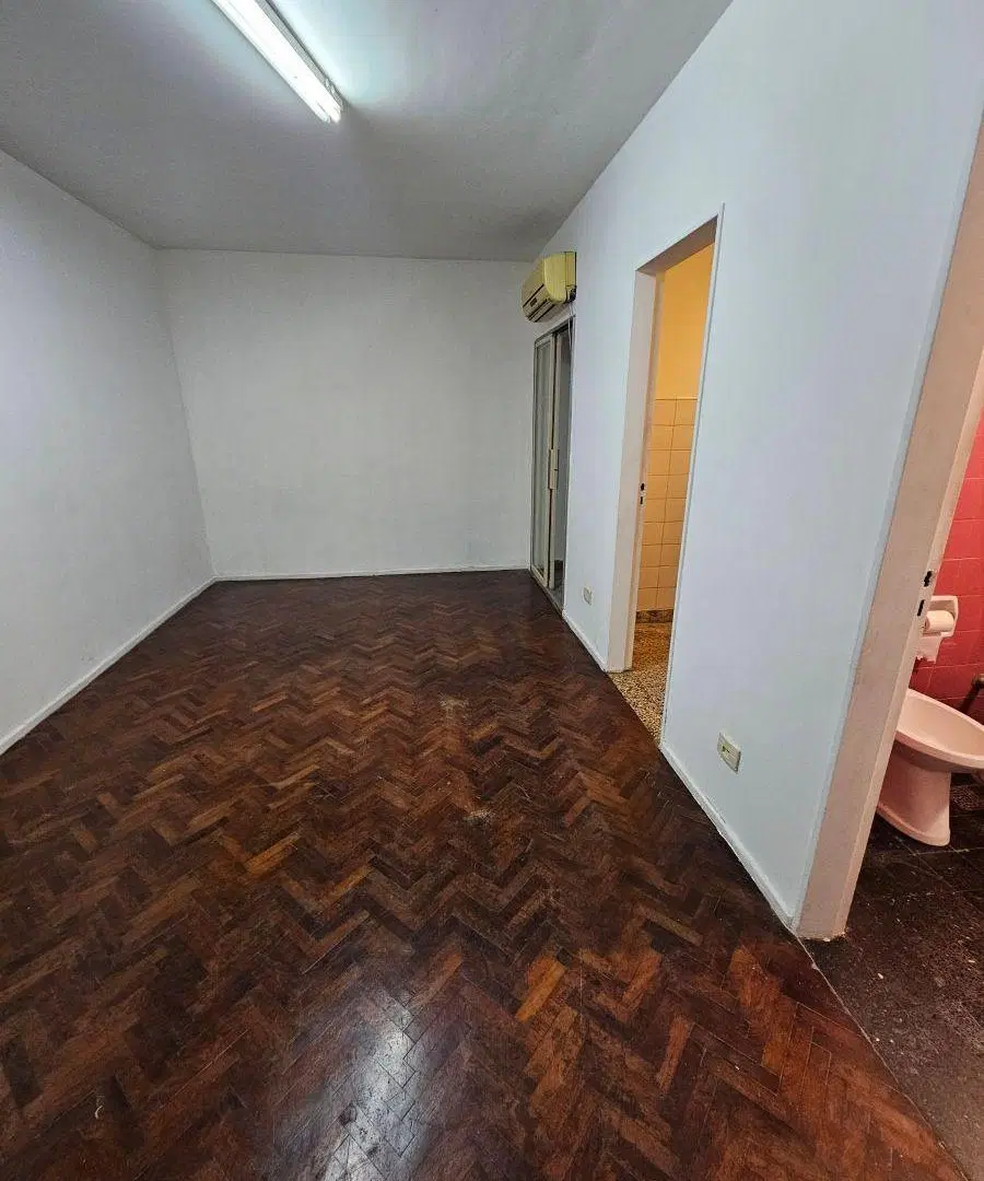 Dpto monoambiente con balcón semi piso excelente ubicación 3