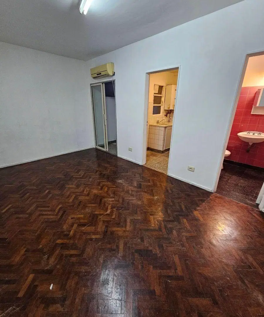 Dpto monoambiente con balcón semi piso excelente ubicación 2