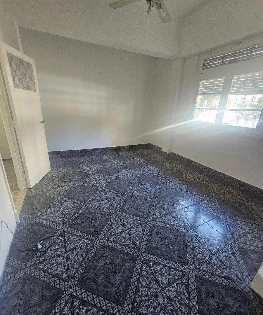 Depto Monoambiente, Exc Ubicación, Al Frente y Luminoso, con Patio. 4