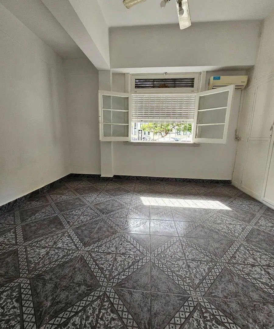 Depto Monoambiente, Exc Ubicación, Al Frente y Luminoso, con Patio. 2