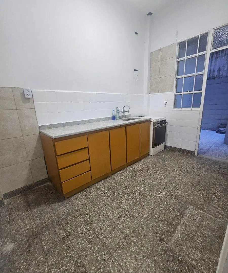 Depto Monoambiente, Exc Ubicación, Al Frente y Luminoso, con Patio. 8