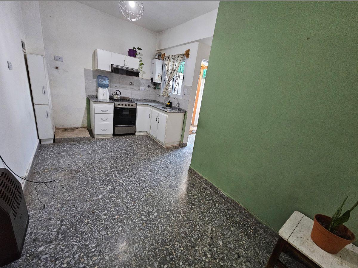 Foto de Depto 2 Amb, 1 Piso por Escalera. Patio C/lavadero. Placard. Luminoso, imagen 3