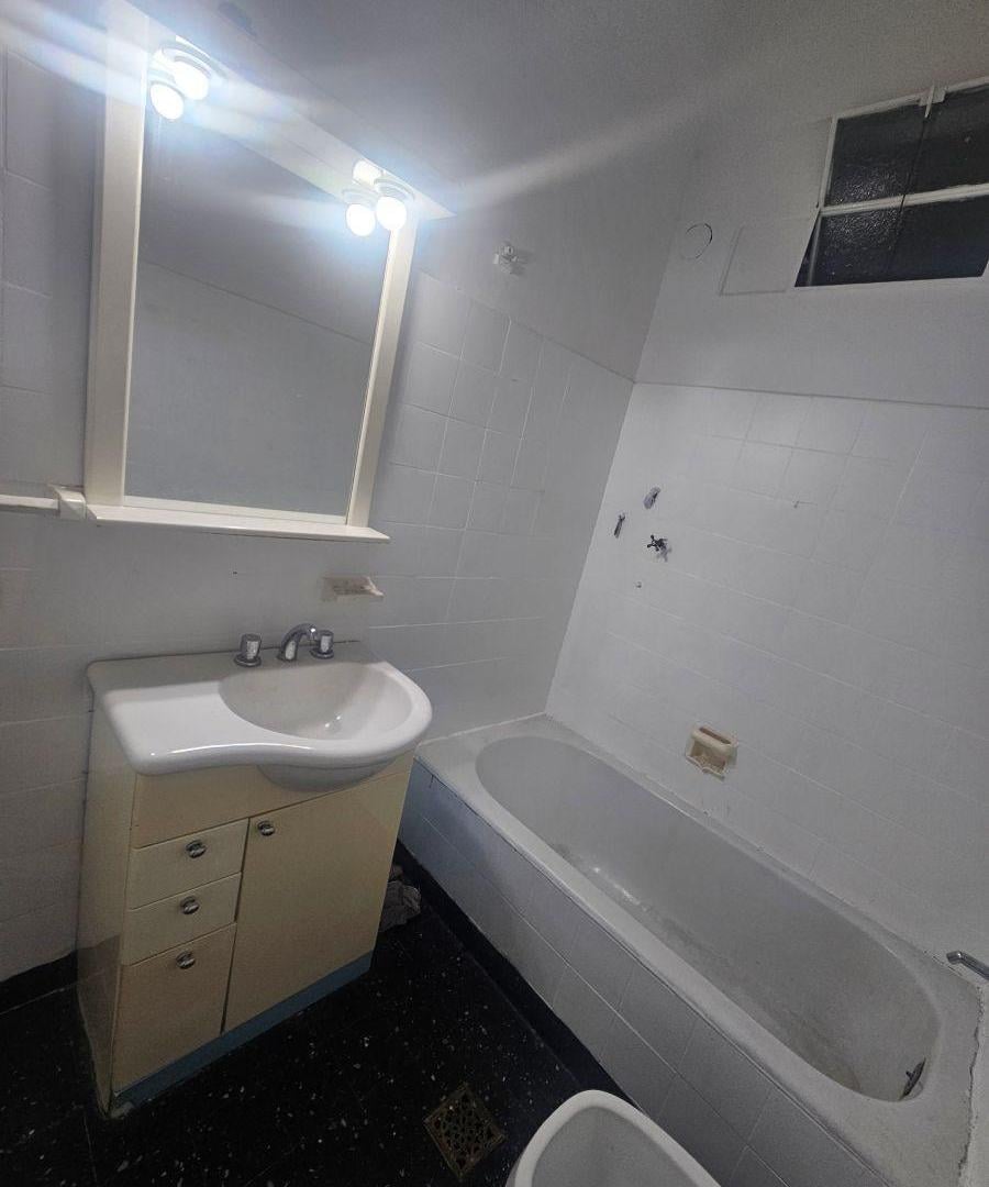 Foto de Depto Monoambiente, Exc Ubicación, Al Frente y Luminoso, con Patio., imagen 4