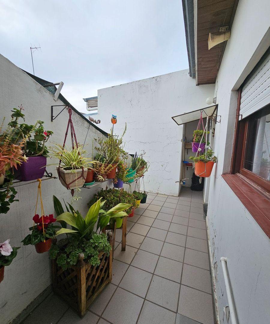Foto de Edif - Loc - Salón Vta + Dep + Fdo Com + Dpto 5 Amb 1°p - Lote10x40 +, imagen 4