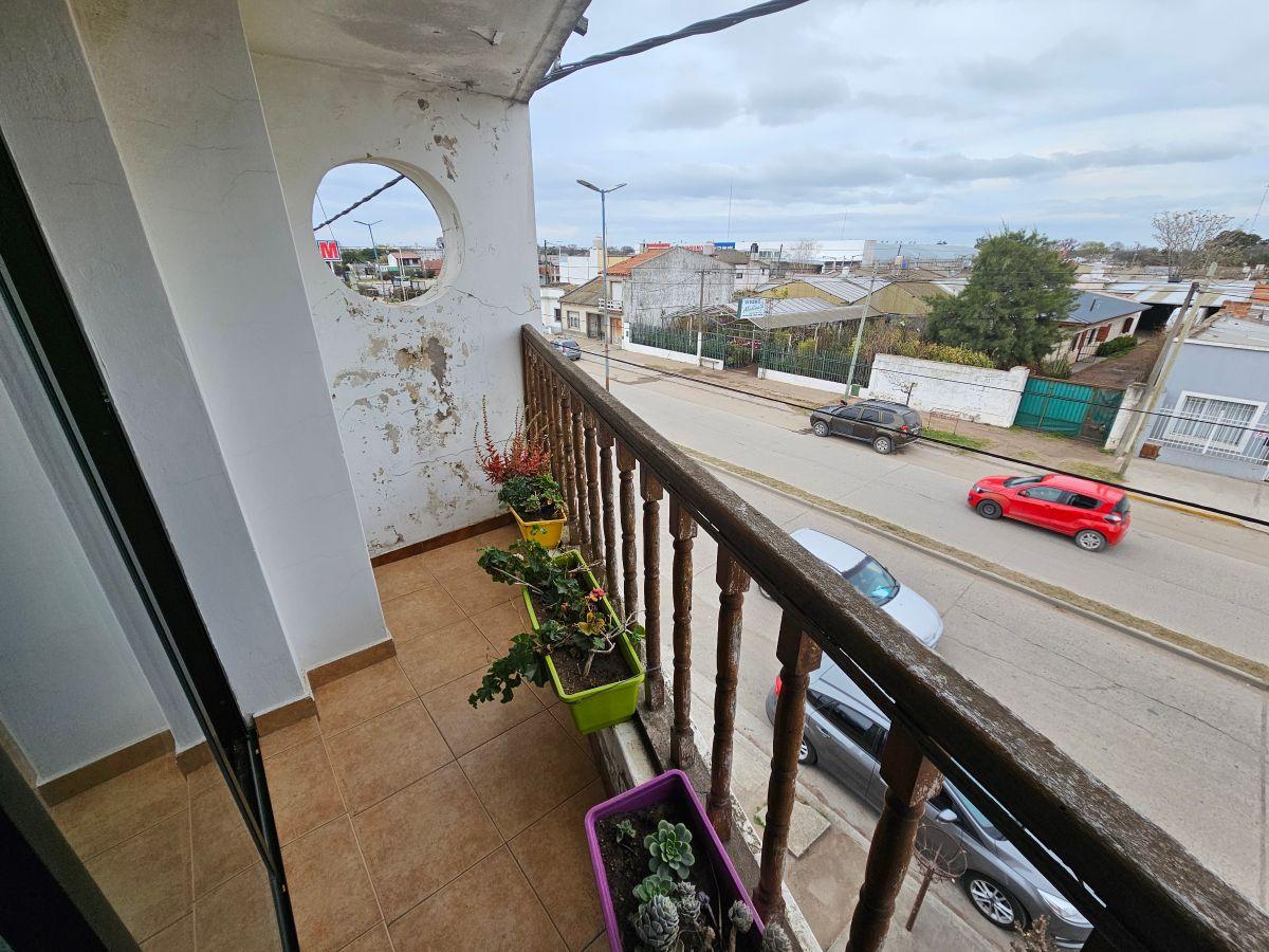 Foto de Edif - Loc - Salón Vta + Dep + Fdo Com + Dpto 5 Amb 1°p - Lote10x40 +, imagen 3