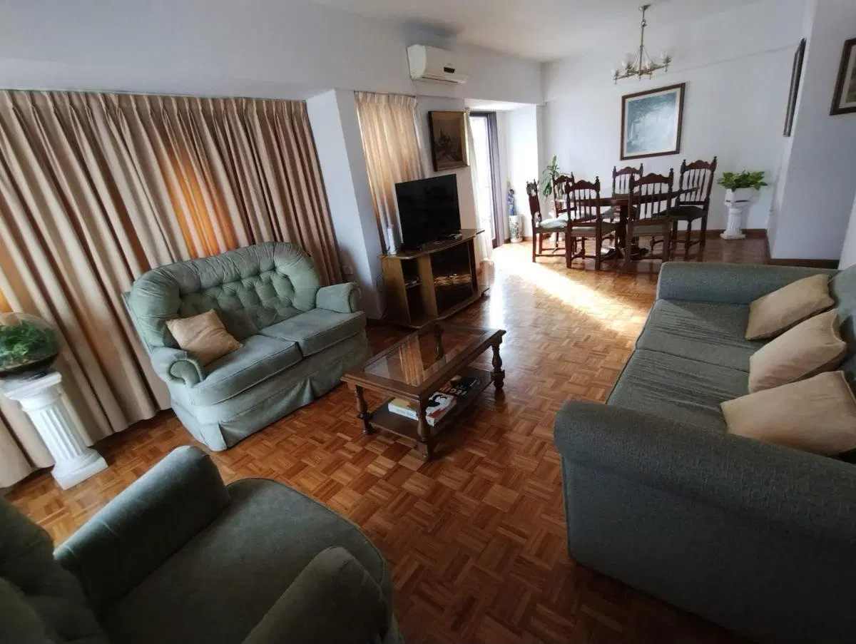 3 ambientes de categoría en piso alto. Cochera fija cubierta. Edificio con seguridad y amenities 5