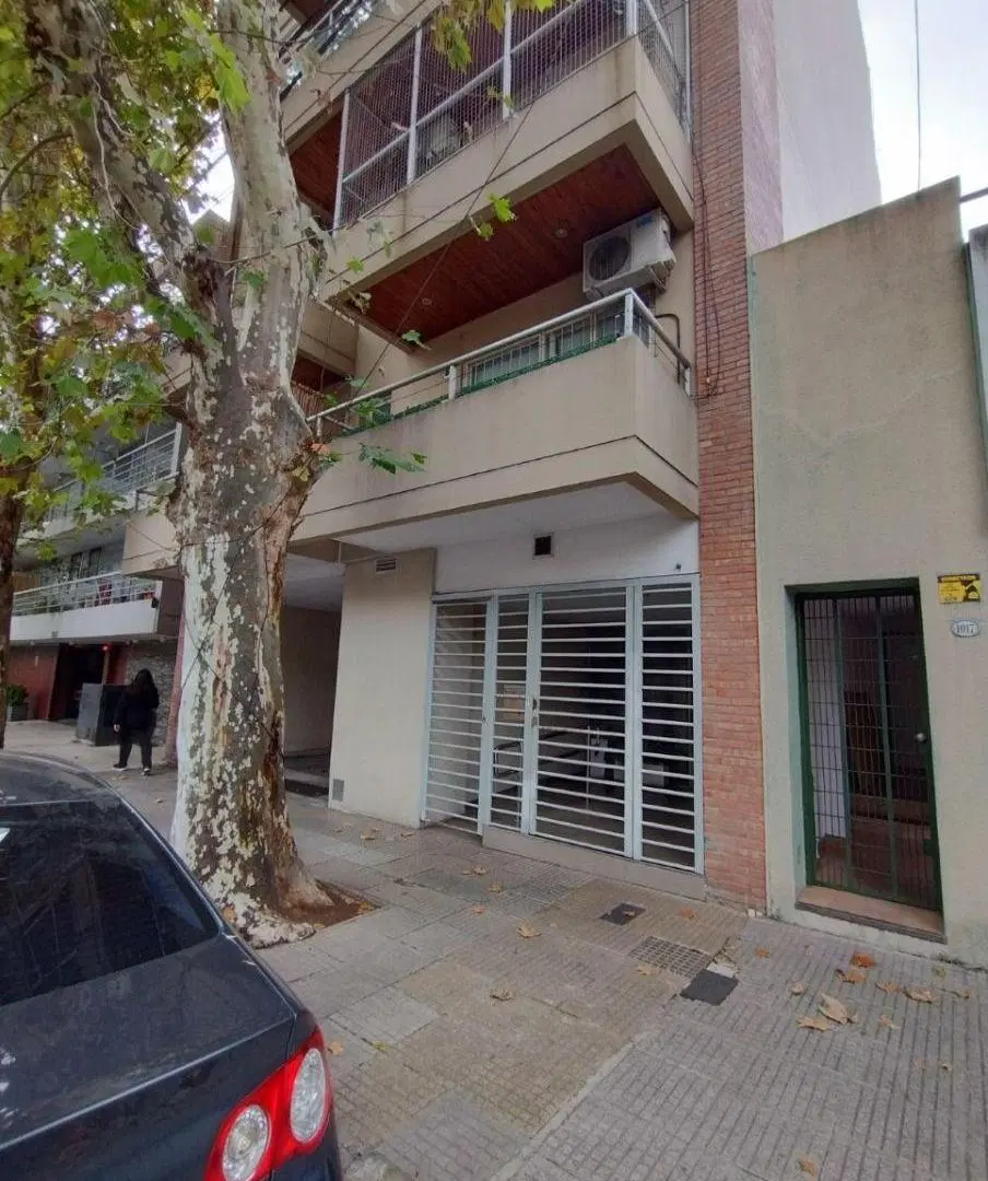 2 ambientes al contrafrente en edificio de 15 años. Lavadero. Balcón precioso. Luz y sol 2