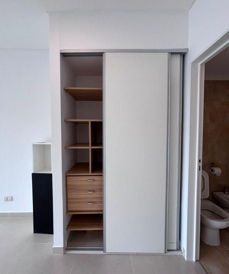 Foto de MONOAMBIENTE CTFTE C/BALCON - EDIFICO DE CATEGORIA, imagen 3