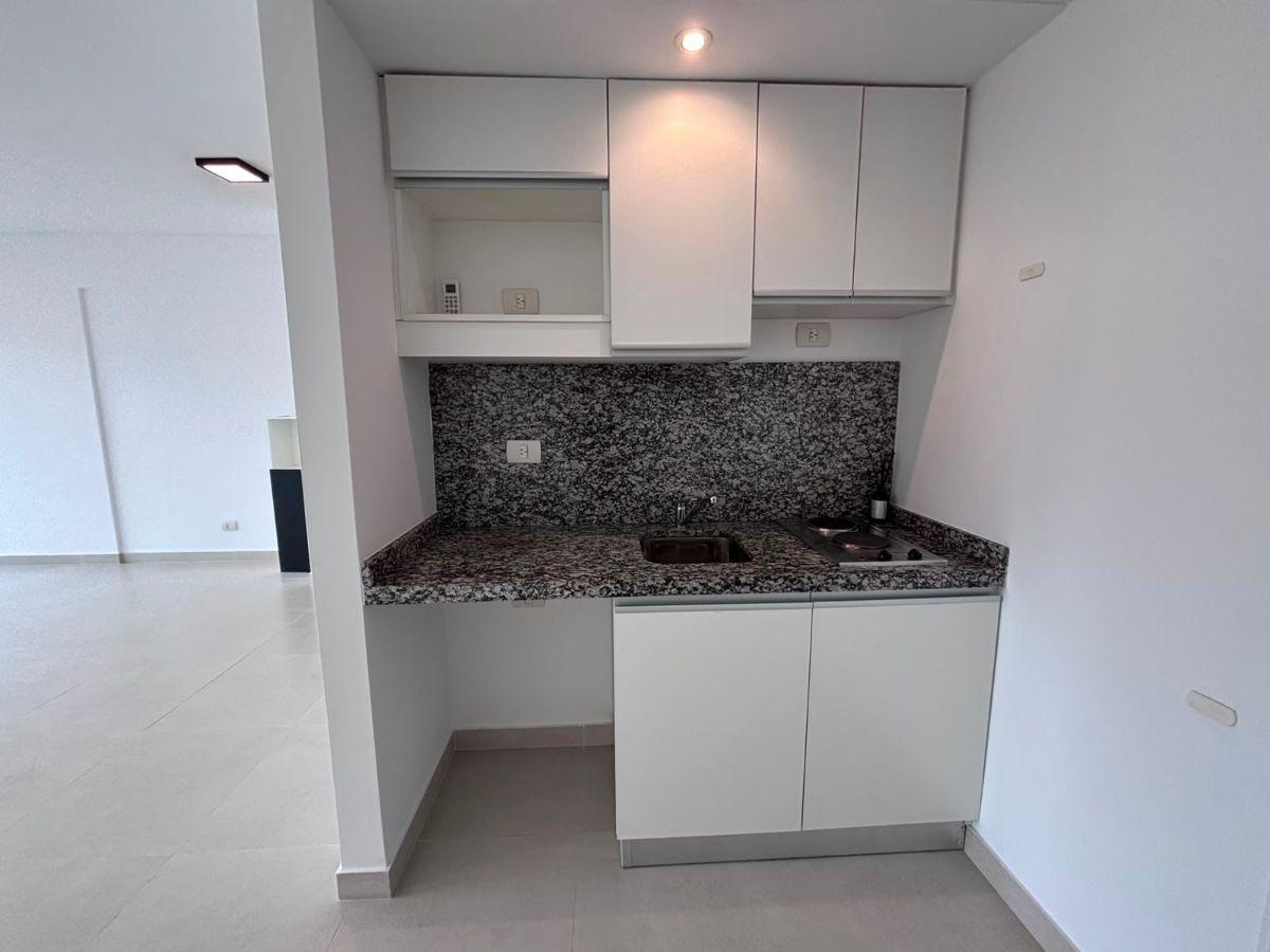 Foto de MONOAMBIENTE CTFTE C/BALCON - EDIFICO DE CATEGORIA, imagen 2