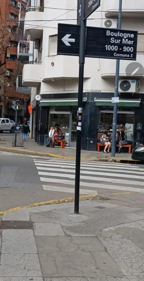 Boulogne sur mer 1000 Local en esquina cordoba Ideal café metros del hospital FinocchiettoLocal de 4