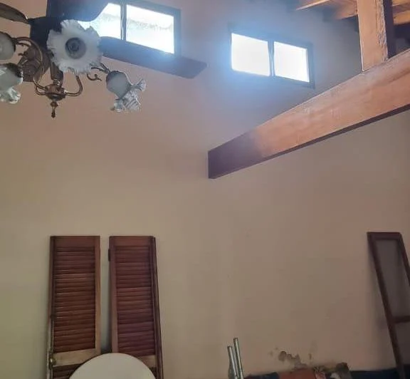 Chalet Avellaneda centro. Cinco ambientes con jardin.  1