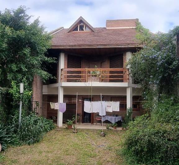 Chalet Avellaneda centro. Cinco ambientes con jardin.  5
