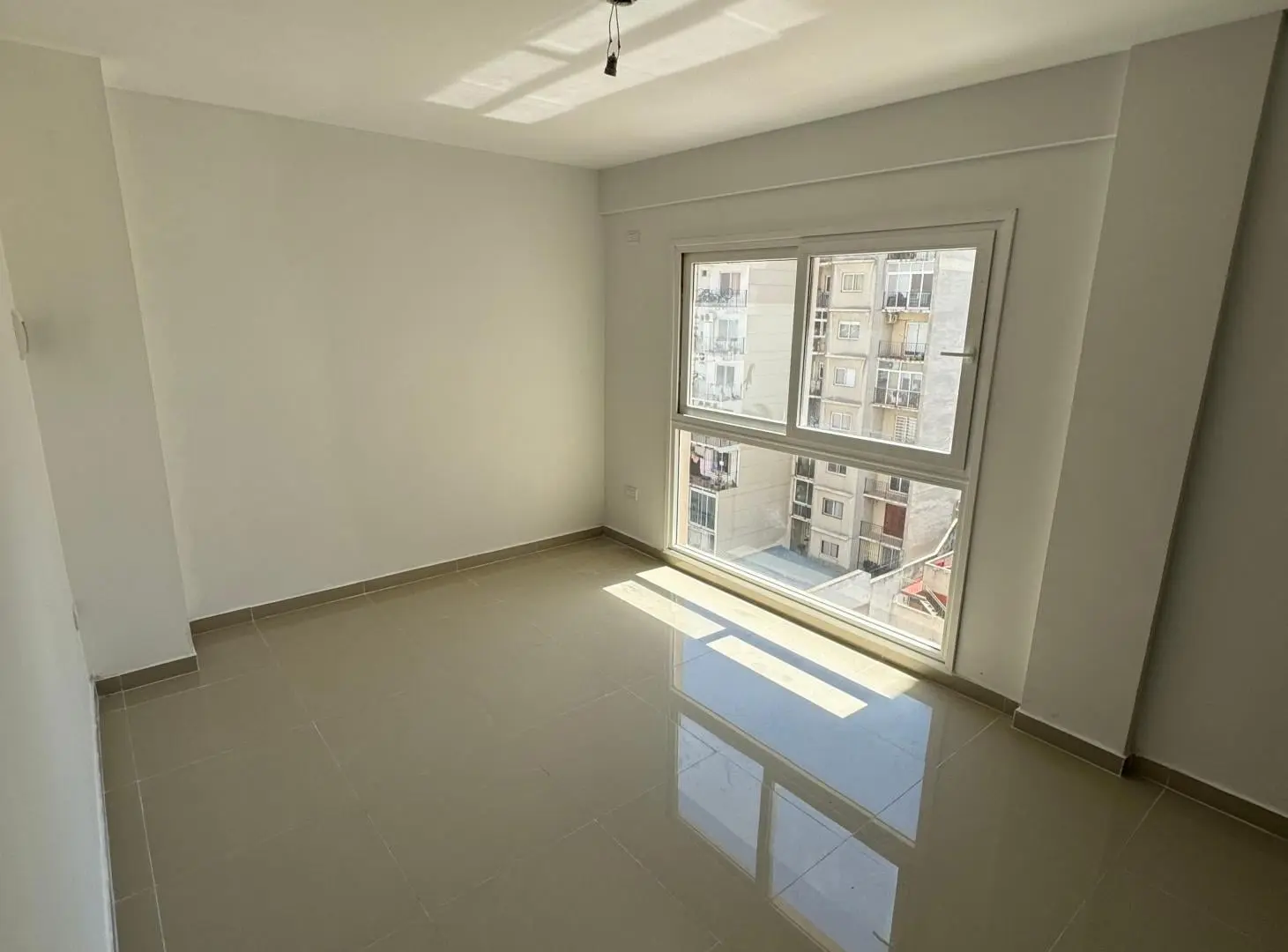 Monoambiente a estrenar. Wilde. Super luminoso. 32m2 3