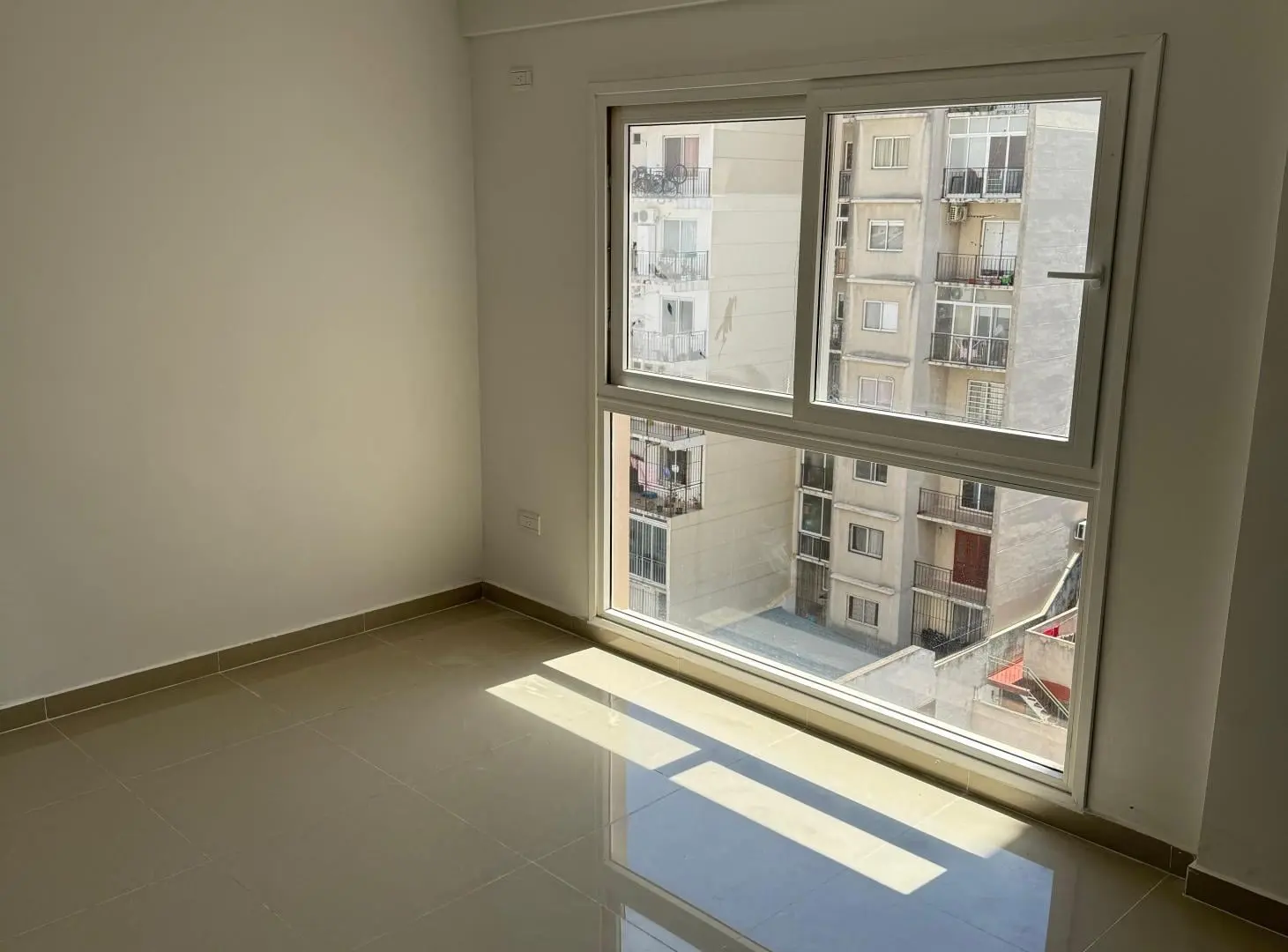 Monoambiente a estrenar. Wilde. Super luminoso. 32m2 2