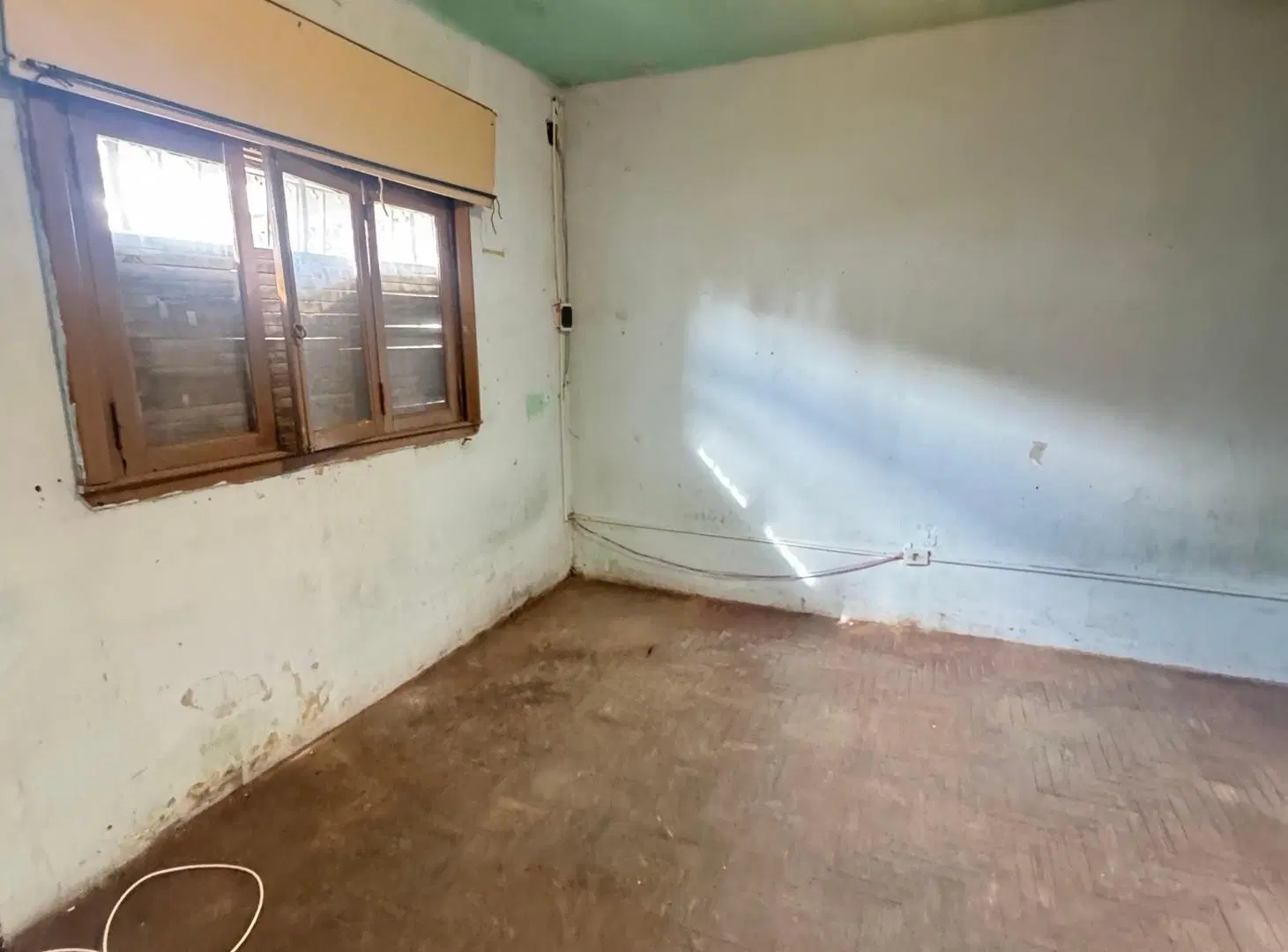 Casa sobre lote propio a refaccionar. Avellaneda. 8,66 x 28 4