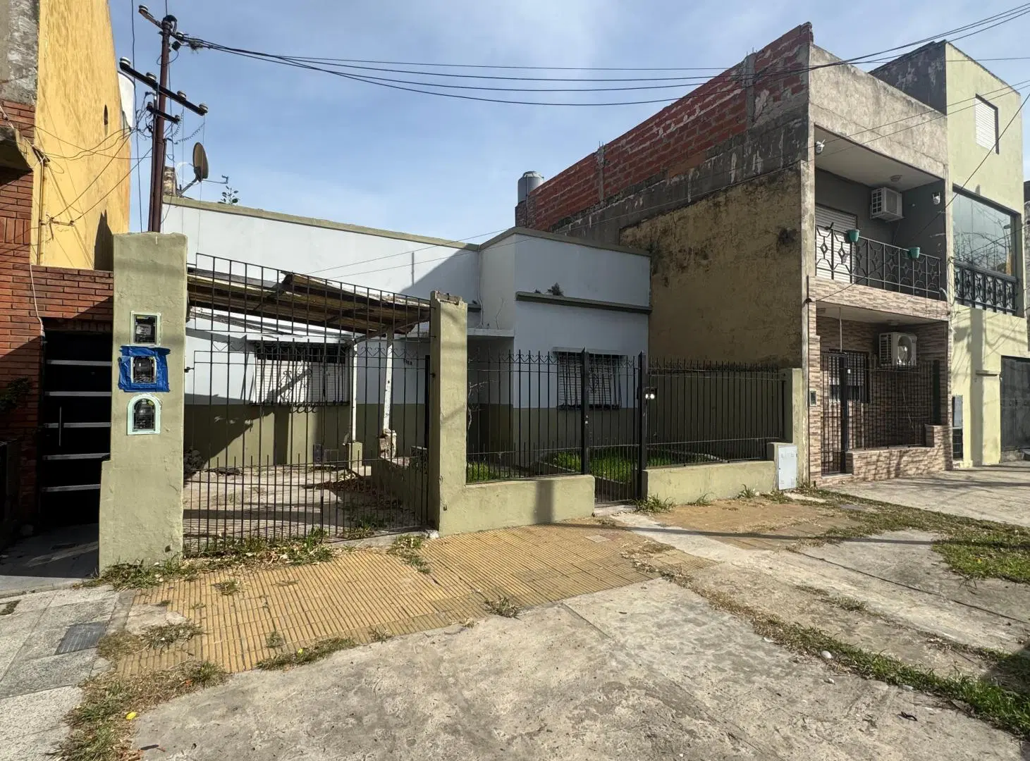 Casa sobre lote propio a refaccionar. Avellaneda. 8,66 x 28 2