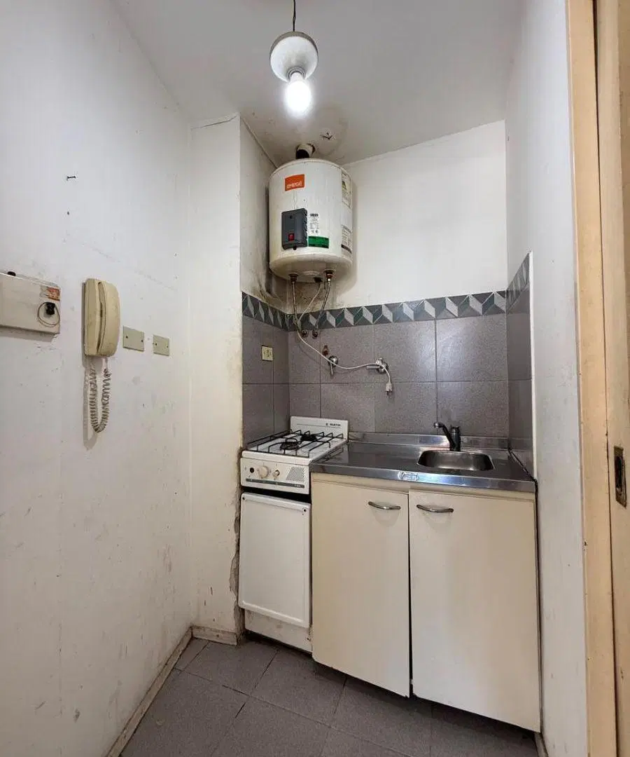 Monoambiente amplio en alquiler con balcón en avellaneda centro 3