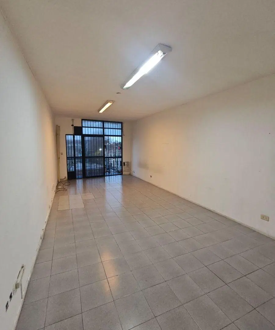 Monoambiente amplio en alquiler con balcón en avellaneda centro 2