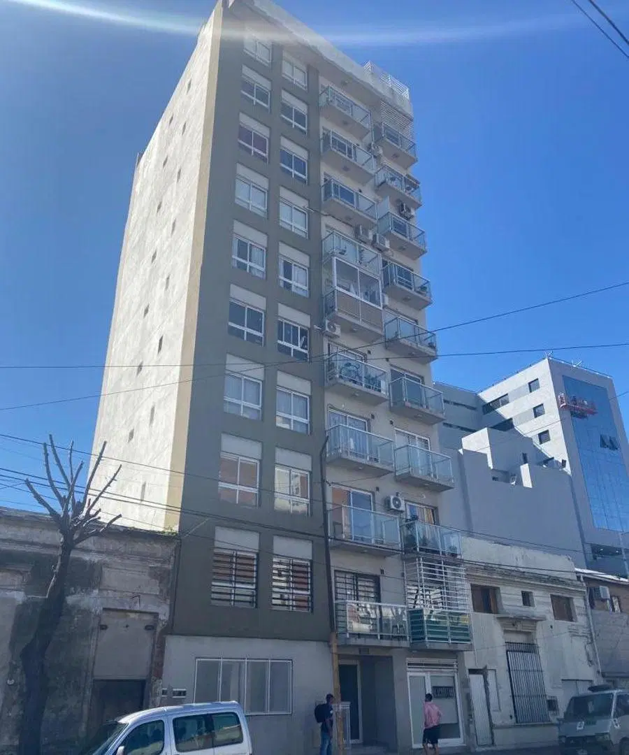 España 243. Monoambiente al frente con balcon. Avellaneda centro 2