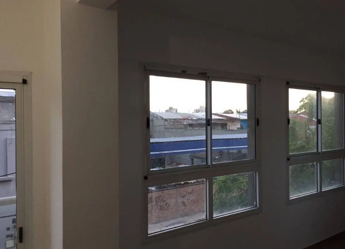 España 243. Monoambiente al frente con balcon. Avellaneda centro 8