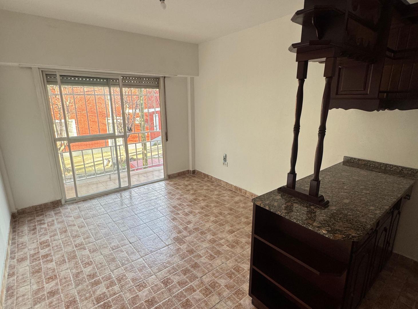 Foto de Depto 2 Ambientes al Frente c/Balcón - Sarandí, imagen 4