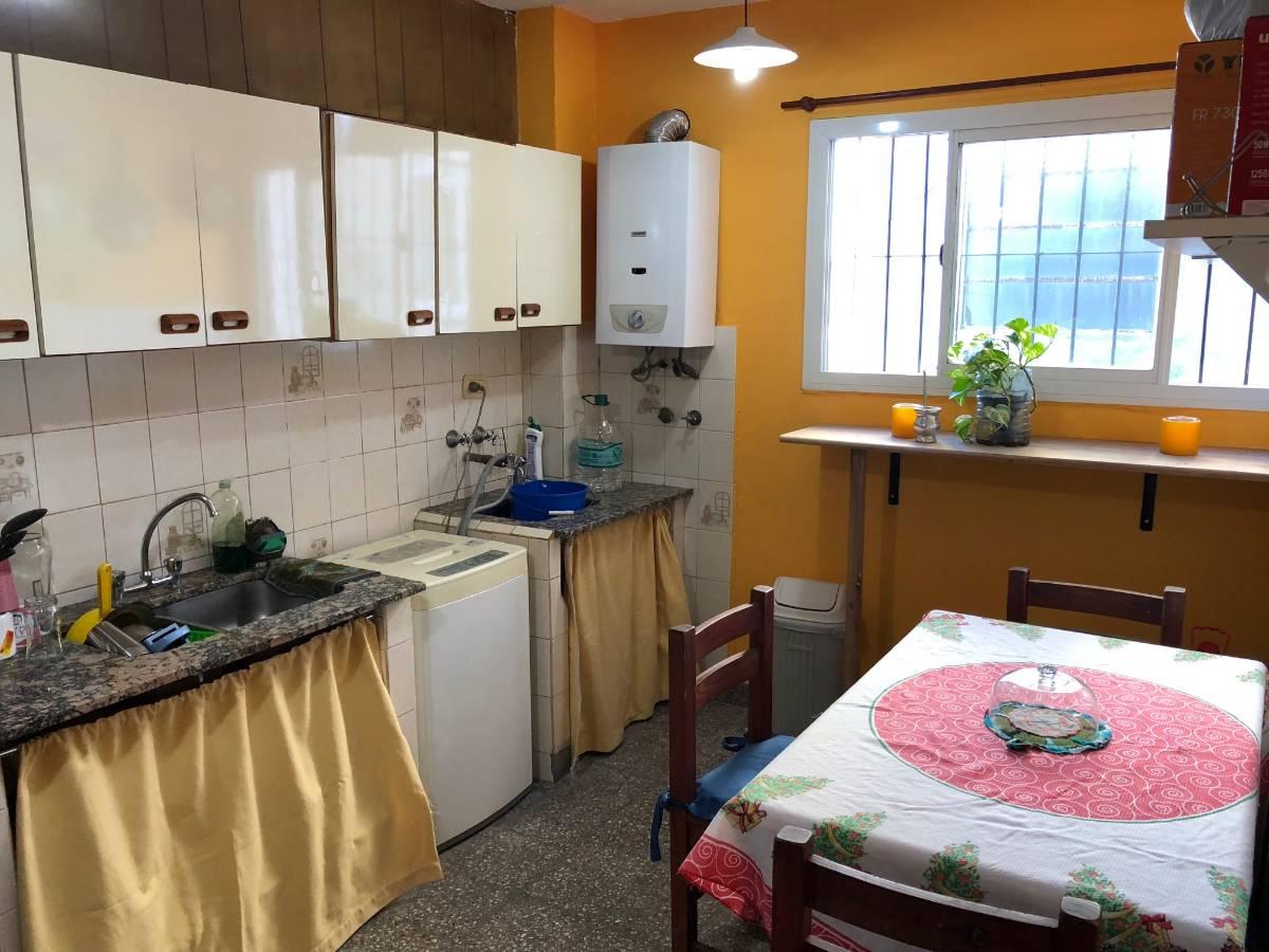 Foto de DEPARTAMENTO 3 AMB EN EXCELENTE ESTADO Y UBICACIÓN, A MTS DE ESTACIÓN, imagen 1