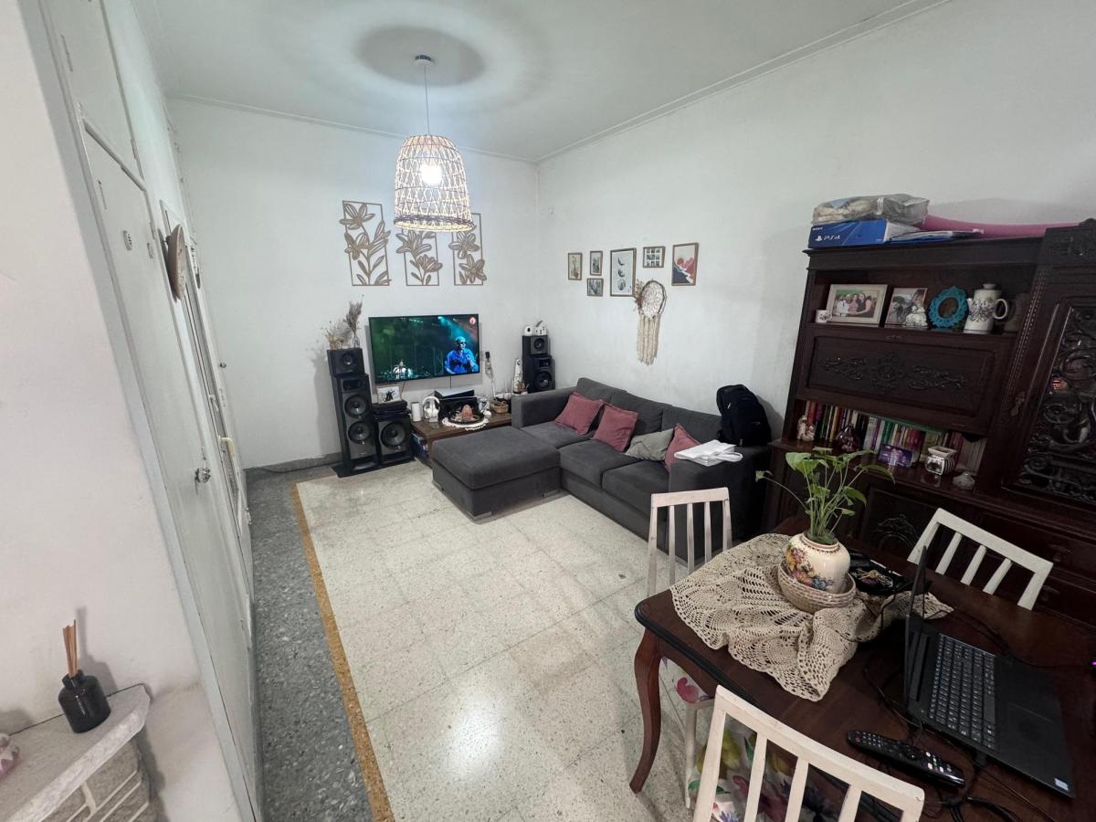Foto de EXCELENTE PROPIEDAD S/ AV SANTA FE: LOCAL DE 60 M2 + PH 3 AMB AL FONDO, imagen 4