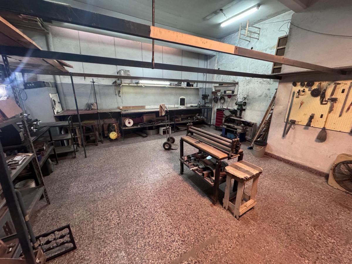 Foto de EXCELENTE PROPIEDAD S/ AV SANTA FE: LOCAL DE 60 M2 + PH 3 AMB AL FONDO, imagen 5