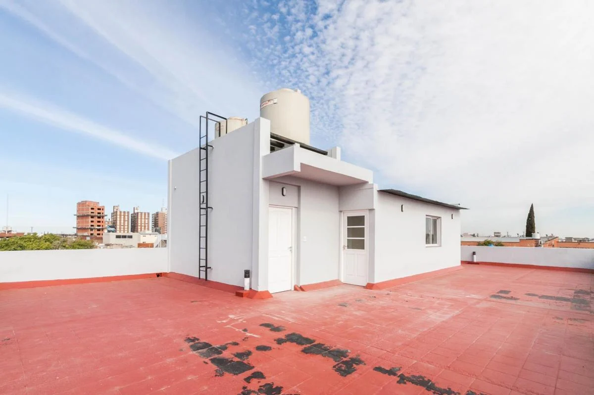 DEPARTAMENTO EN P.B. 2 AMBIENTES A ESTRENAR CON COCHERA, EN EXCELENTE Y UBICACIÓN