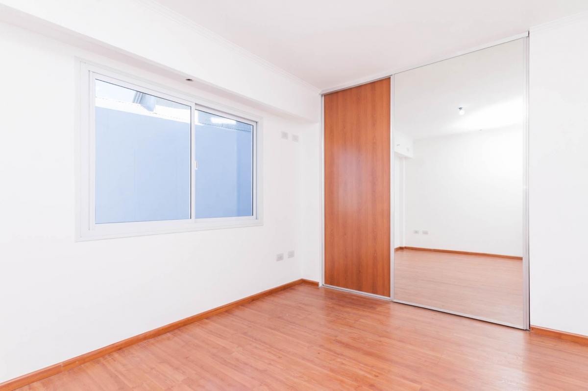 DEPARTAMENTO 2 AMB A ESTRENAR EN 2DO PISO POR ESCALERA, EN EXCELENTE UBICACIÓN