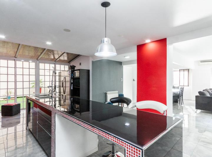 EXCEPCIONAL DEPARTAMENTO 6 AMBIENTES EN PLENO CENTRO AVELLANEDA 3
