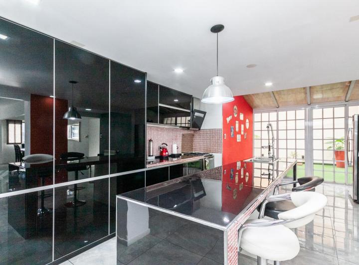 EXCEPCIONAL DEPARTAMENTO 6 AMBIENTES EN PLENO CENTRO AVELLANEDA 2