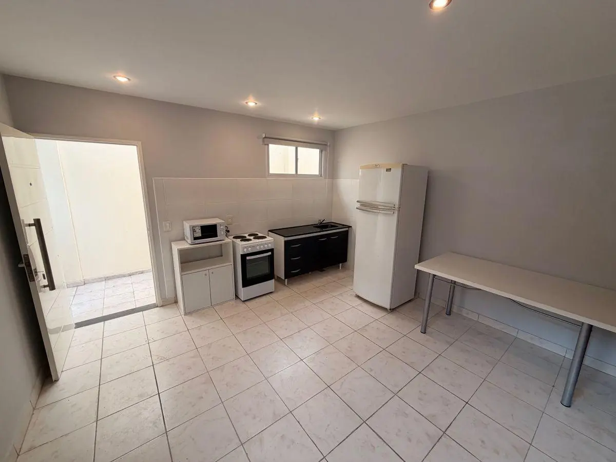 HERMOSO MONOAMBIENTE TOTALMENTE AMOBLADO Y EQUIPADO,EN EXCELENTE UBICACIÓN, A METROS DE AV. YRIGOYEN 5