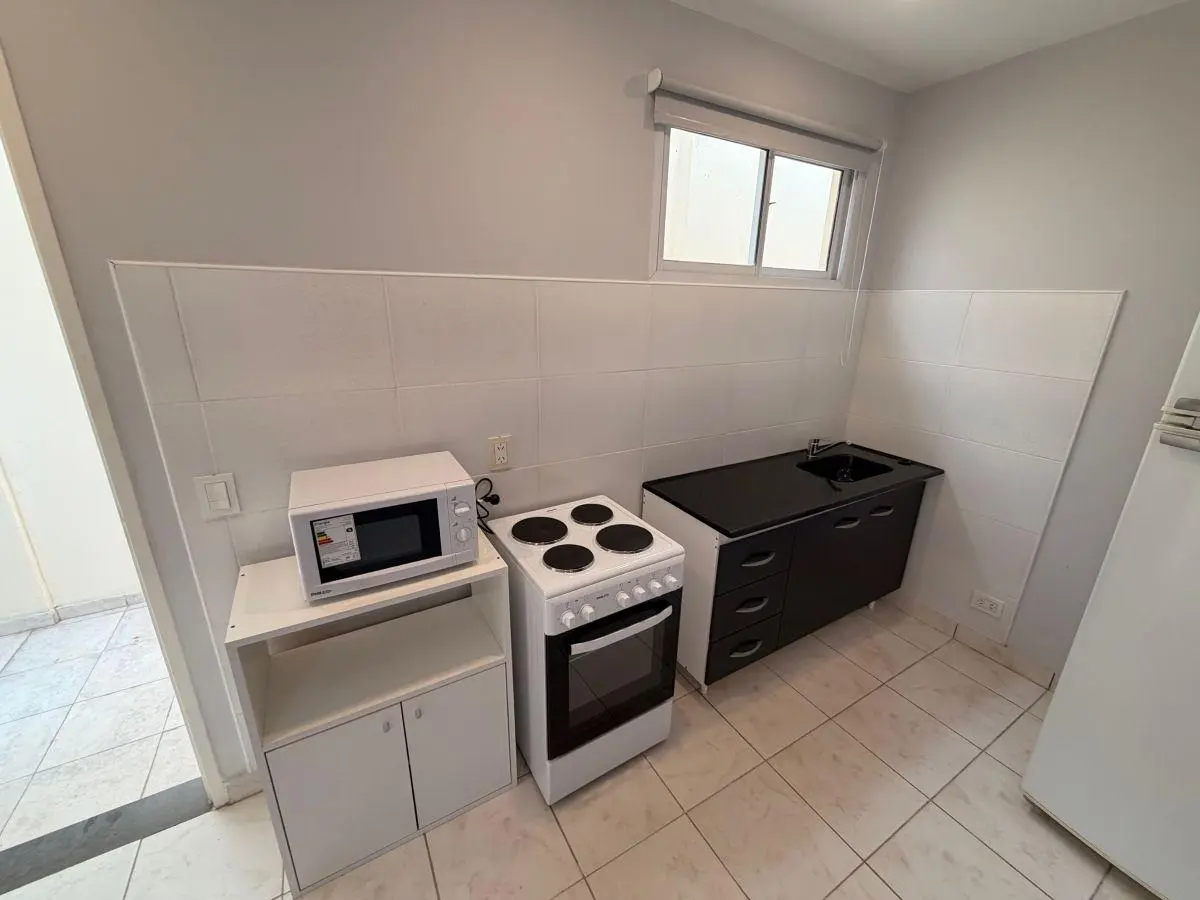 HERMOSO MONOAMBIENTE TOTALMENTE AMOBLADO Y EQUIPADO,EN EXCELENTE UBICACIÓN, A METROS DE AV. YRIGOYEN 4