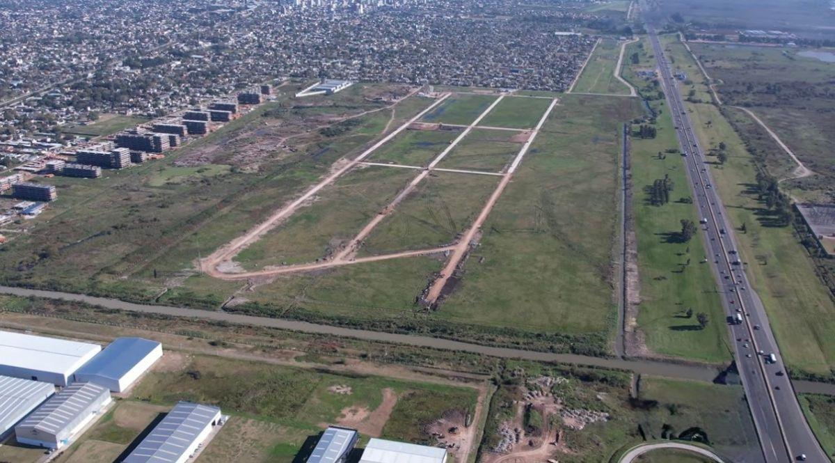 EXCELENTE LOTE DE 8.000 m2 EN INTEPARK PARQUE TECNOLÓGICO E INDUSTRIAL BERAZATEGUI, A 30 MIN DE CABA