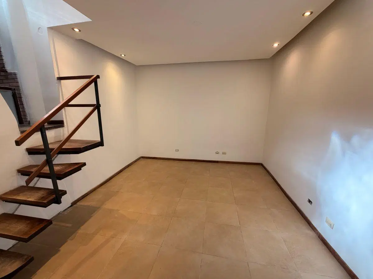 EXCELENTE PH 2 AMBIENTES EN 2 PLANTAS, A METROS DE AV. HIPOLITO YRIGOYEN 4