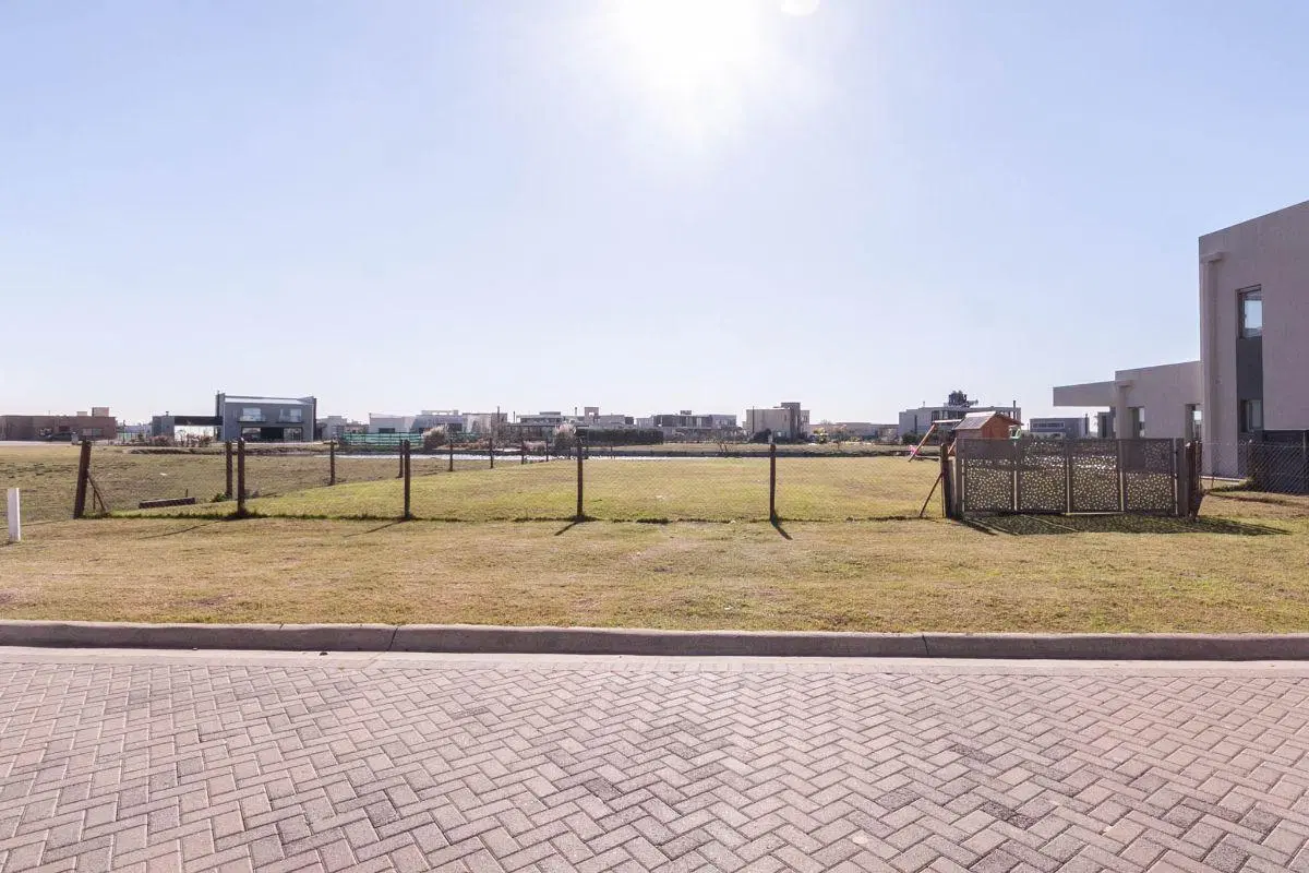 ESPECTACULAR LOTE DE 725 M2 EN SEBASTIAN GABOTO (PUEBLOS DEL PLATA) CON VISTA A LA LAGUNA 5