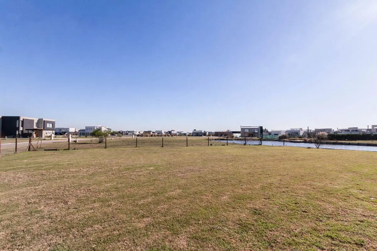 ESPECTACULAR LOTE DE 725 M2 EN SEBASTIAN GABOTO (PUEBLOS DEL PLATA) CON VISTA A LA LAGUNA 2