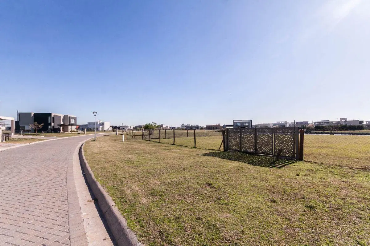 ESPECTACULAR LOTE DE 725 M2 EN SEBASTIAN GABOTO (PUEBLOS DEL PLATA) CON VISTA A LA LAGUNA 4