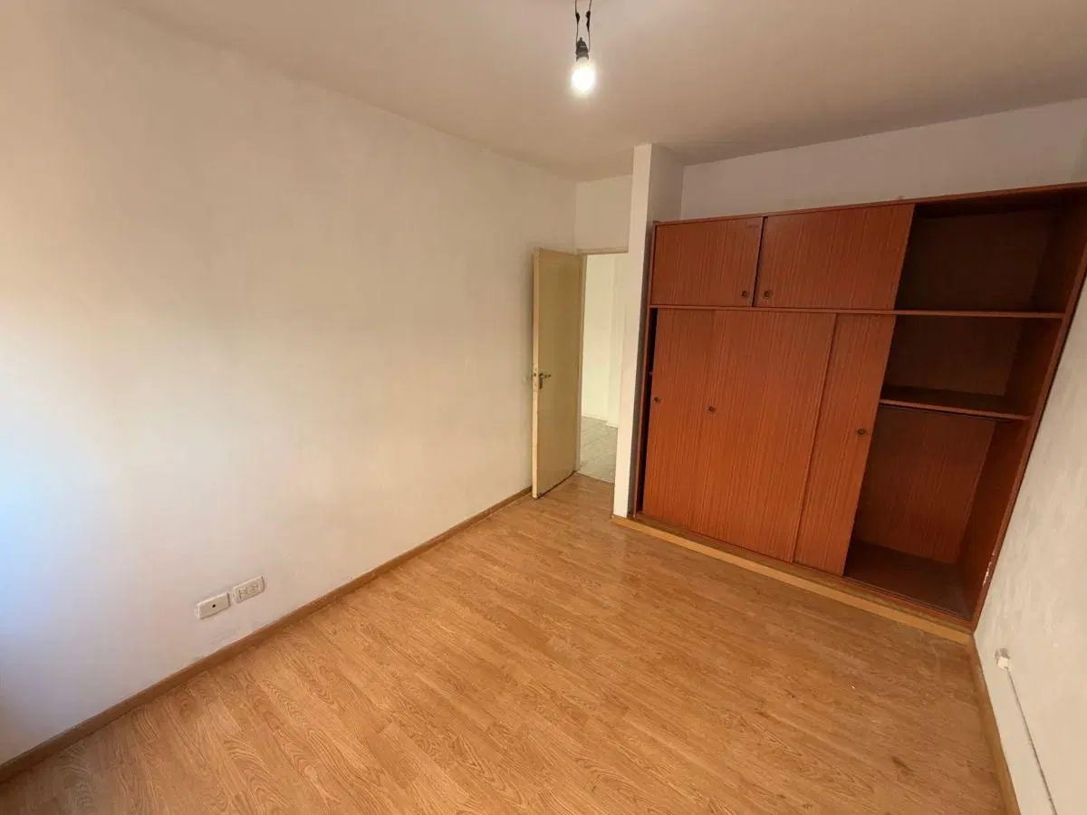 DEPARTAMENTO 2 AMBIENTES EN EXCELENTE UBICACIÓN, A METROS DE AV. YRIGOYEN 5