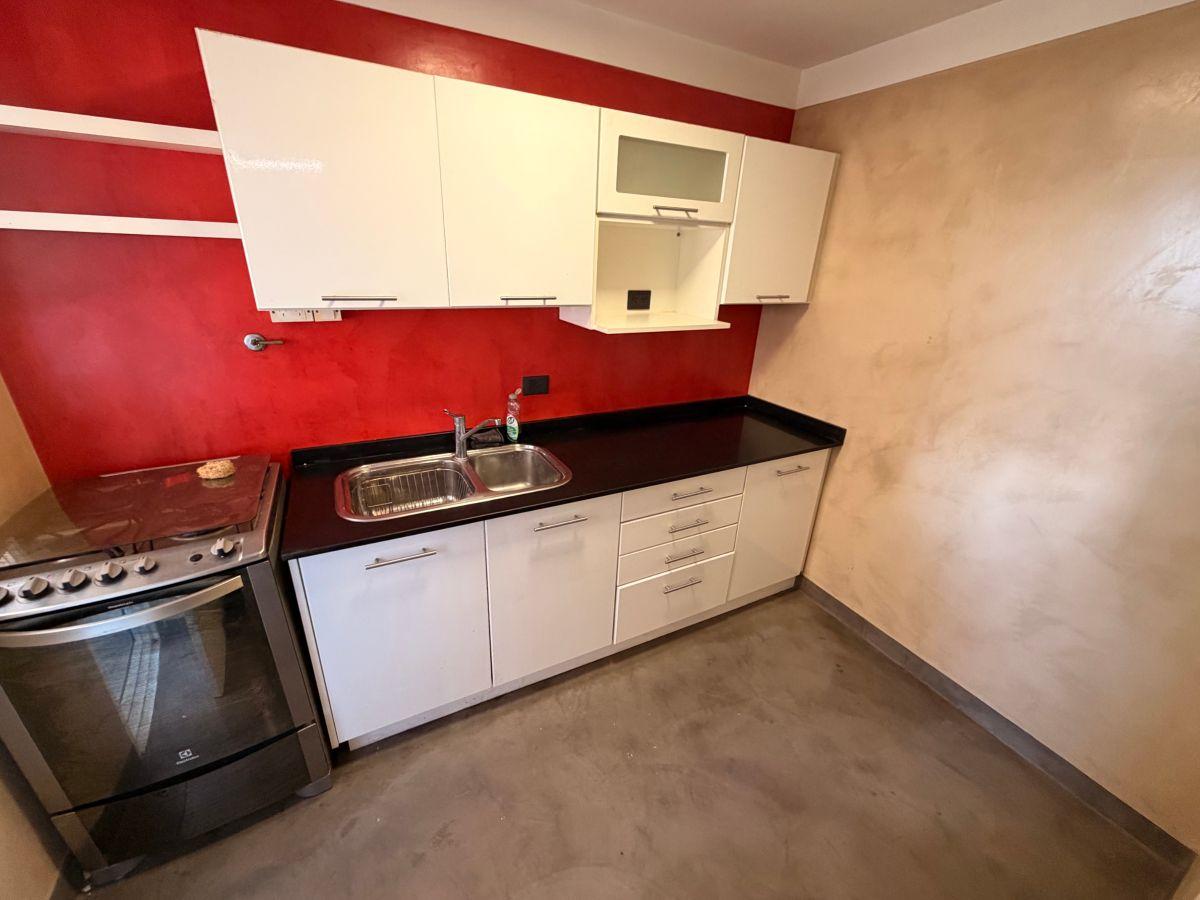 Foto de DEPARTAMENTO 2 AMBIENTES EN IMPECABLE ESTADO Y EXCELENTE UBICACIÓN, imagen 2