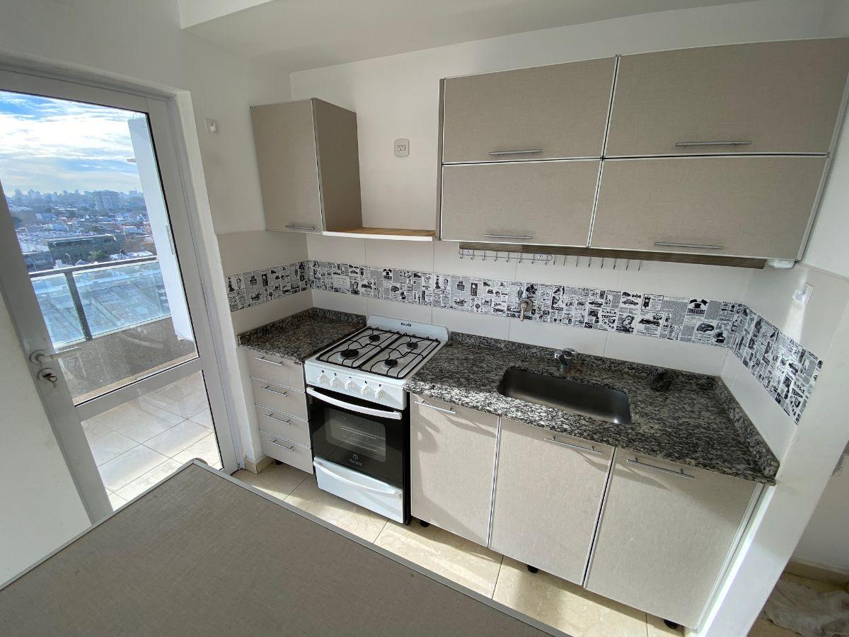 Foto de HERMOSO DEPARTAMENTO 2 AMBIENTES CON BALCÓN SOBRE AV. GALICIA, EN, imagen 3