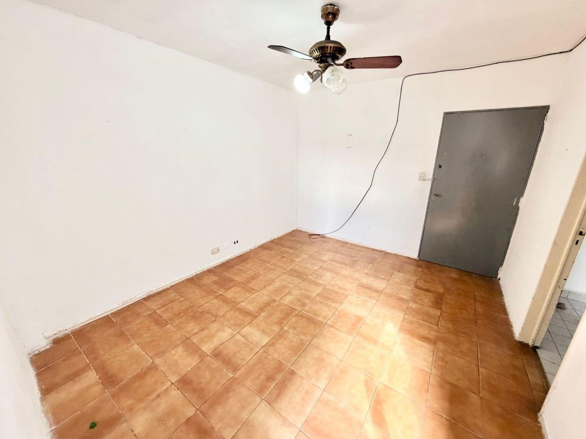 Foto de EXCELENTE DEPARTAMENTO 2 AMBIENTES A METROS DE AV YRIGOYEN, A 20, imagen 3