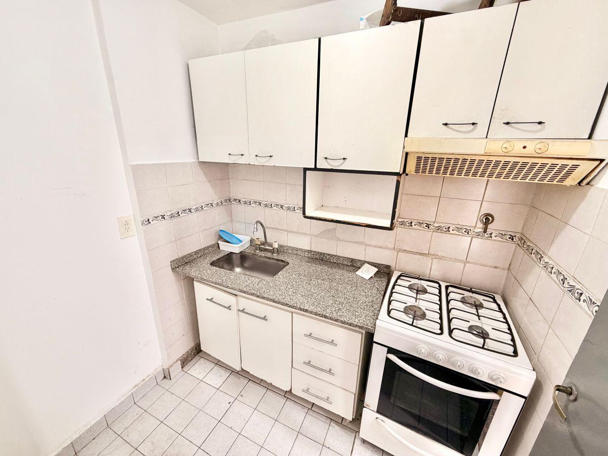 Foto de EXCELENTE DEPARTAMENTO 2 AMBIENTES A METROS DE AV YRIGOYEN, A 20, imagen 2